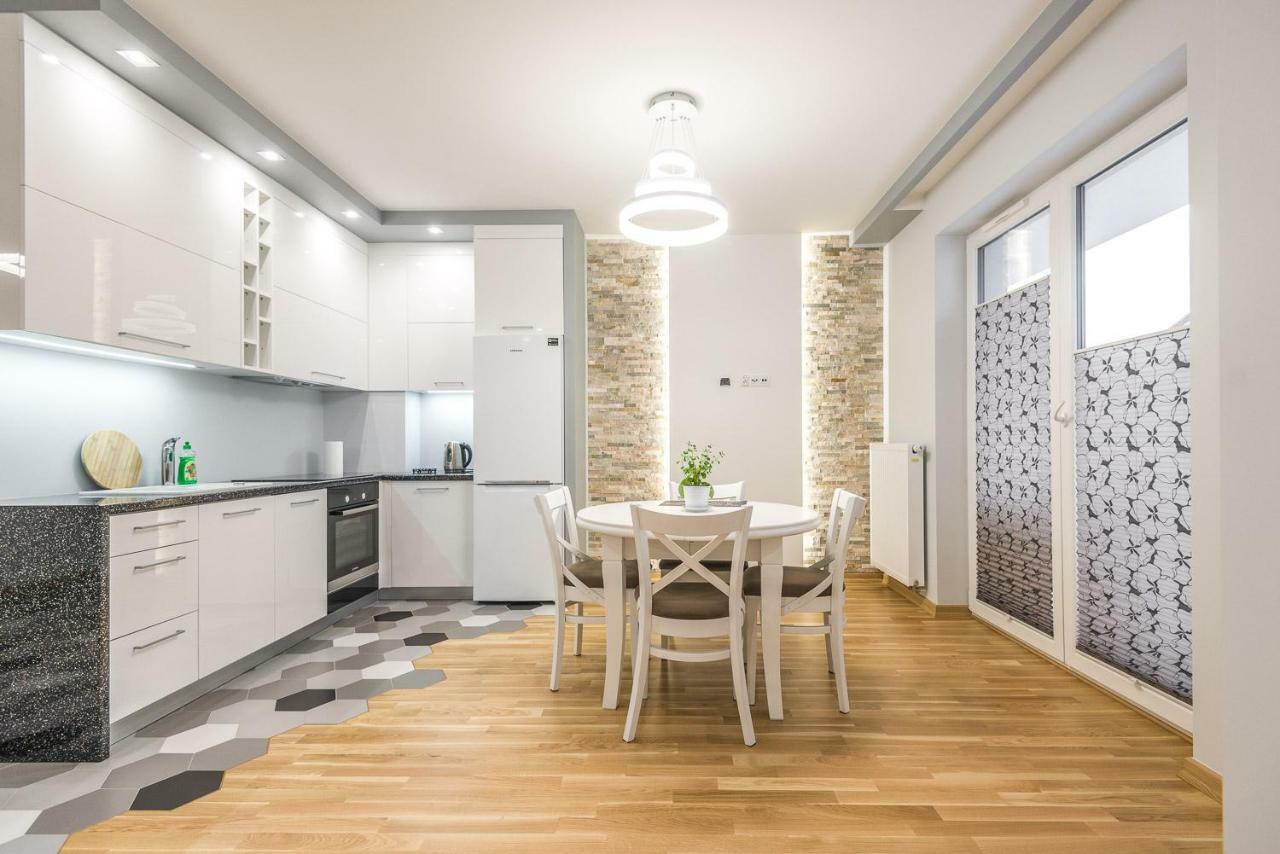 Apartament 48M W Centrum Grojca Grojec  Exterior foto