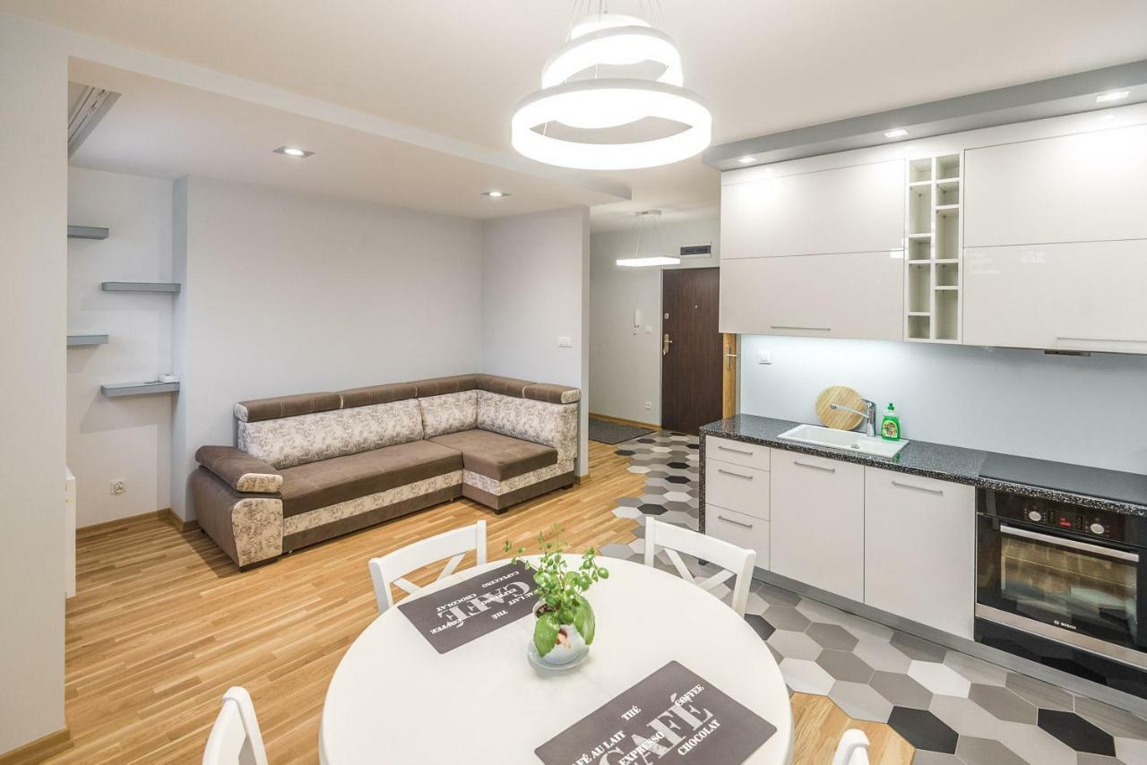 Apartament 48M W Centrum Grojca Grojec  Exterior foto