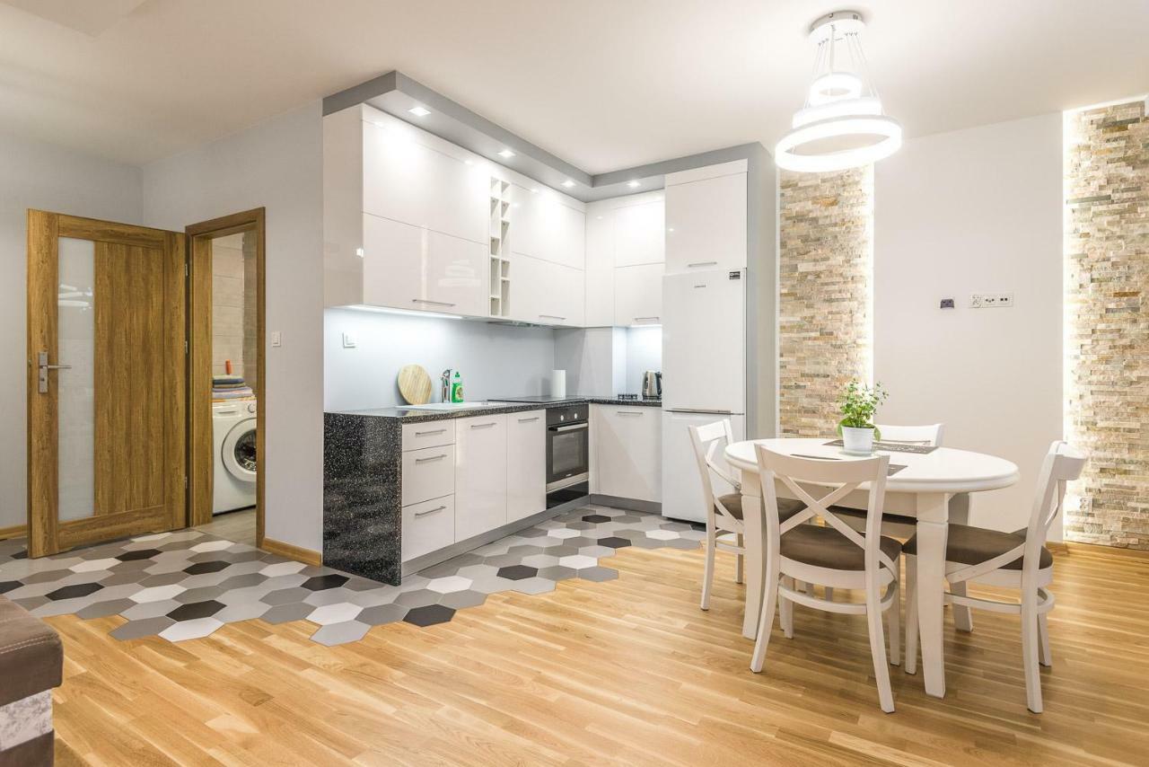 Apartament 48M W Centrum Grojca Grojec  Exterior foto